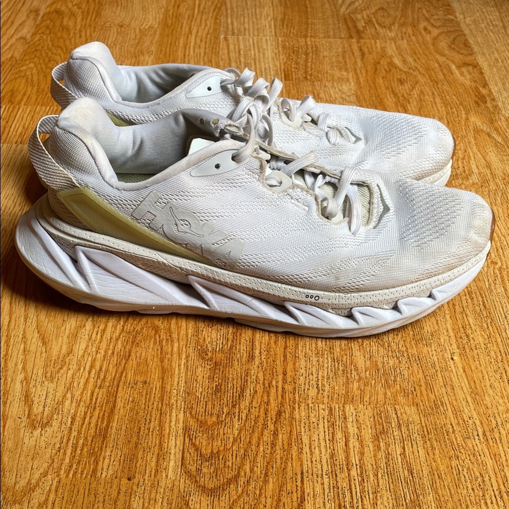 Hoka One One Elevon